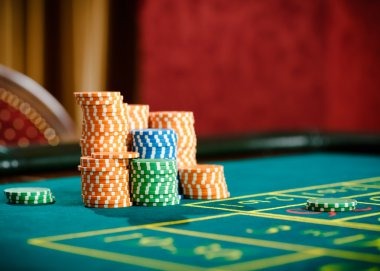 sr996 MSC mobile app interface showing slot games and live-dealer table navigation